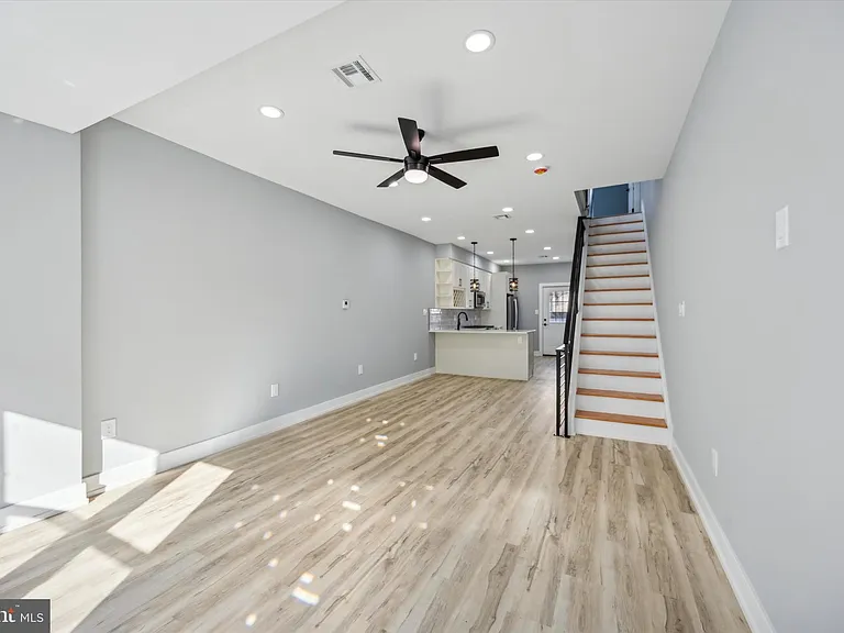451 Fitzgerald St — Photo 3