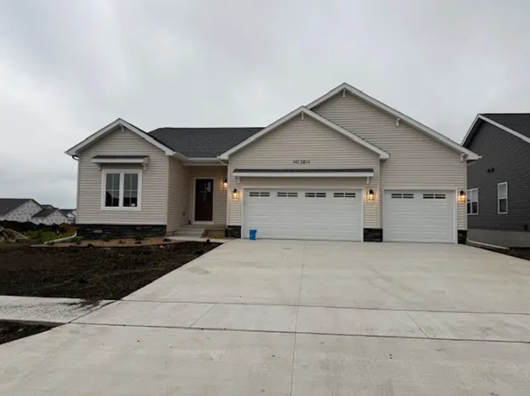 2814 Autumn Woods Dr, Cedar Falls, IA 50613