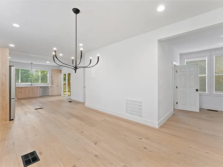 3301 Duval St — Photo 11