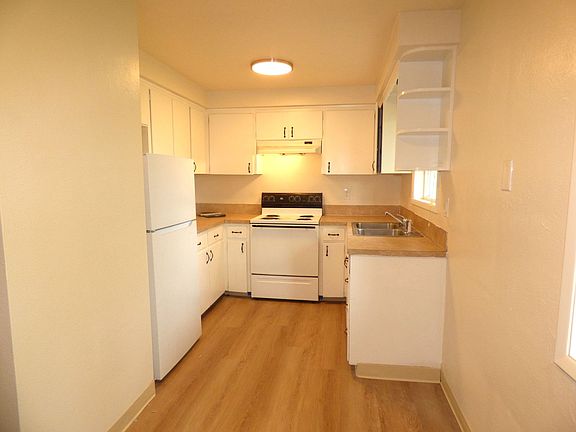 2nd image of 721-759 Hawthorne Ave NE
