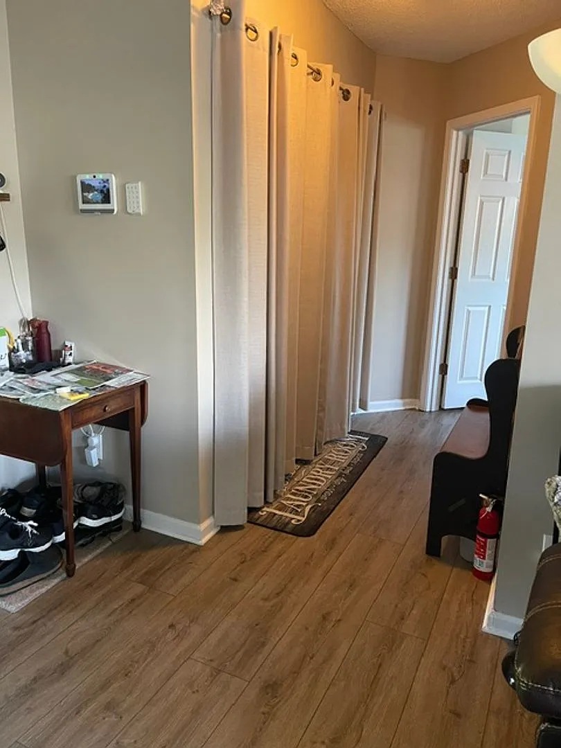 3 bed, 2.0 bath, 1452 sqft, $2,600 — Photo 4