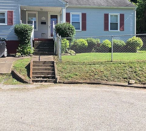 2nd image of 937 Glen Way