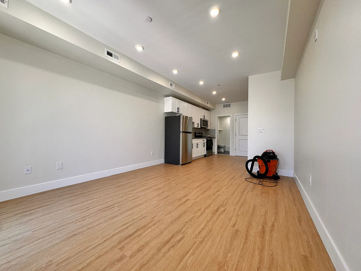 Studio, 450 sqft, $1,275 — Photo 1