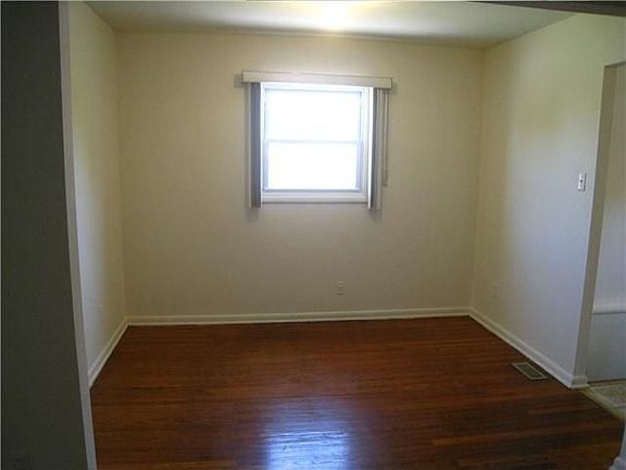 9 X 10 formal dining area