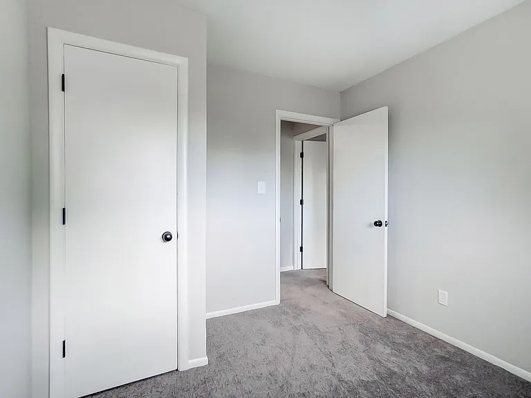 Fairview Court Apartments — Photo 26
