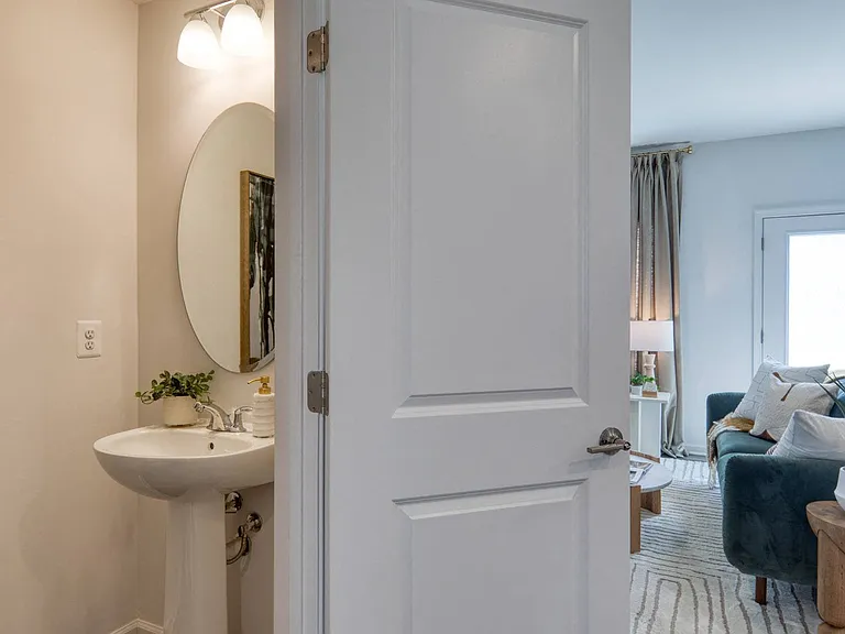 Family/guest bathroom
