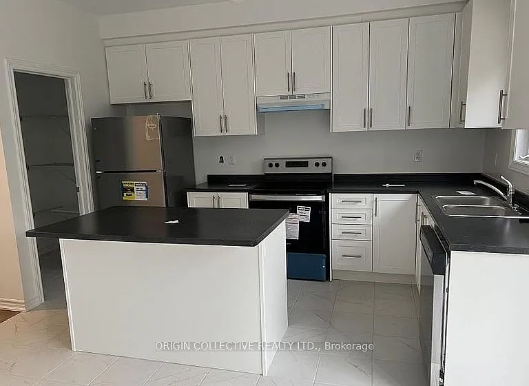 34 Milson Cres — Photo 10
