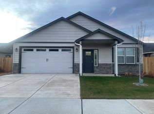 3327 NW 9th St, Redmond, OR 97756