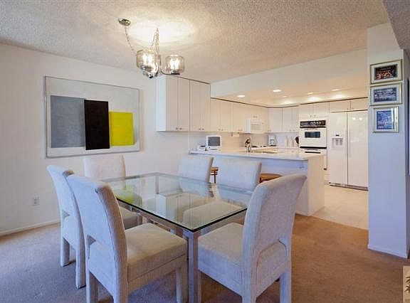 5th image of 210 E La Verne Way