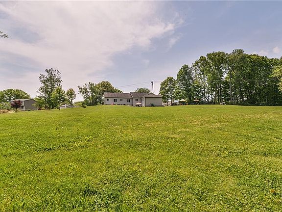 3rd image of 7672 Windsor Dr