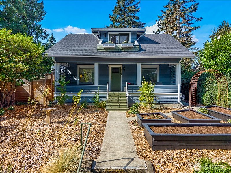2nd image of 4023 47th Avenue SW