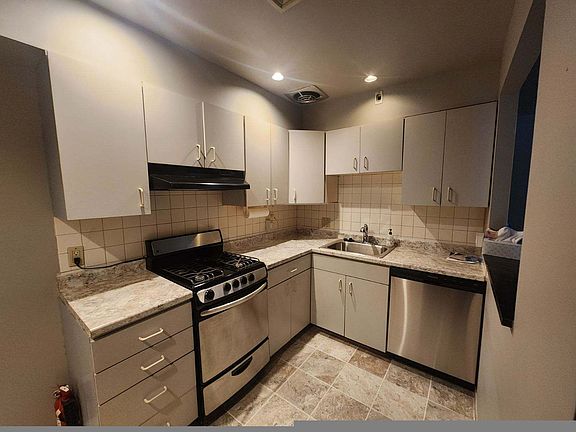 4th image of 5242 Schuyler St