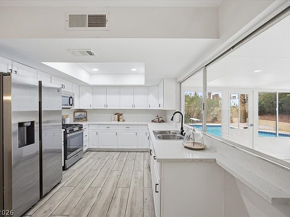 4th image of 3019 Topaz St