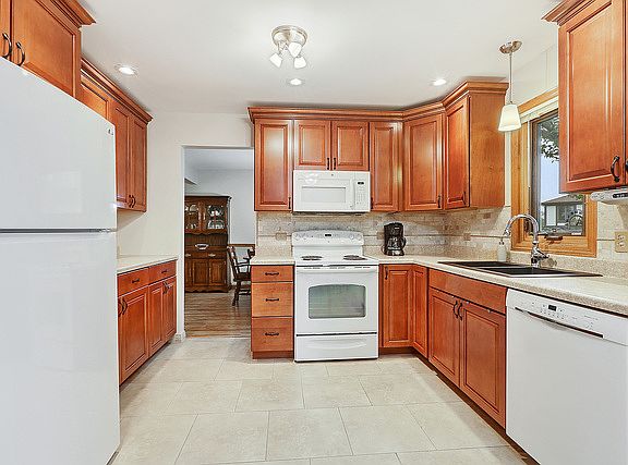 4th image of 12941 S Parkside Dr