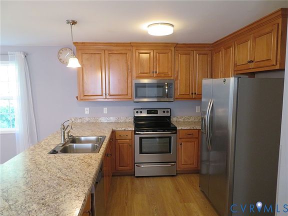 4th image of 144 Ogden St