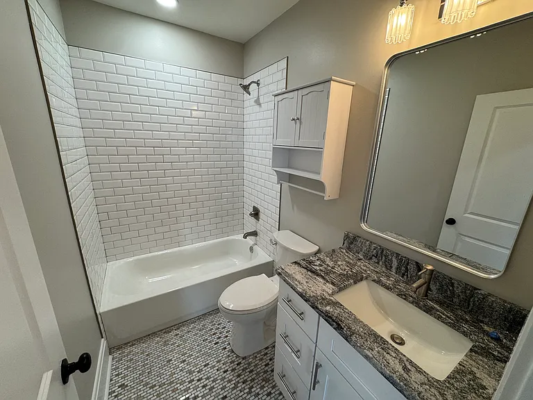 724 S Grand Ave — Photo 14