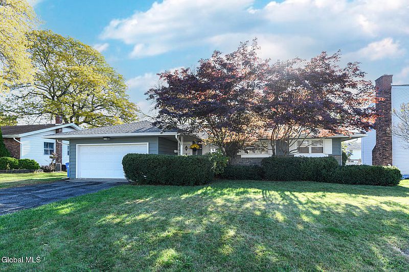 2nd image of 109 Fairlawn Avenue