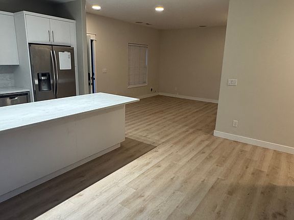 3rd image of 61166 Brookhollow Dr