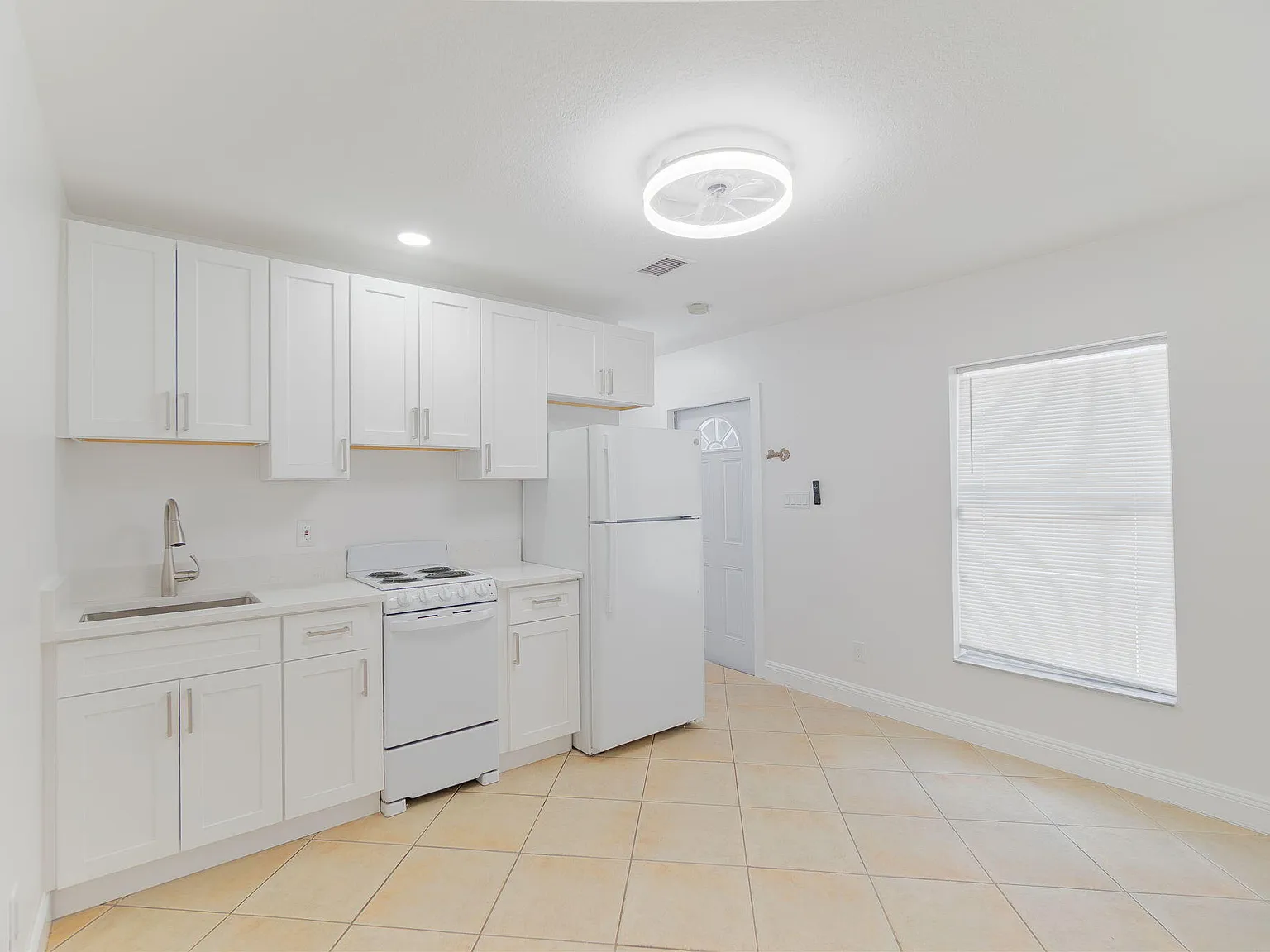 1 bed, 1.0 bath, 416 sqft, $1,850 — Photo 2
