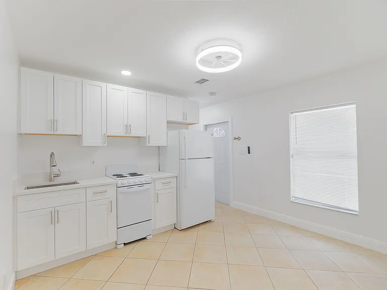 2831 N Seacrest Blvd #B — Photo 2
