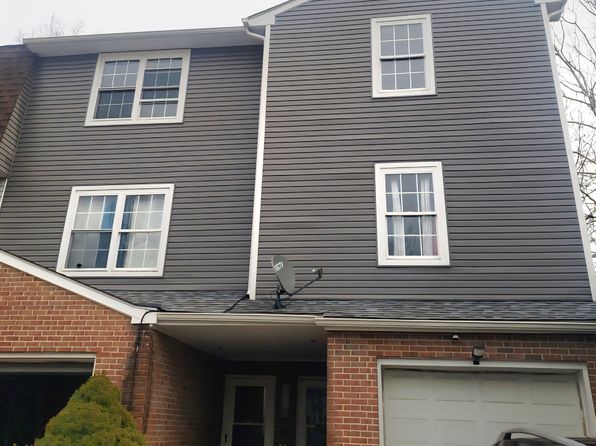 24 Hampton Gate Dr #B