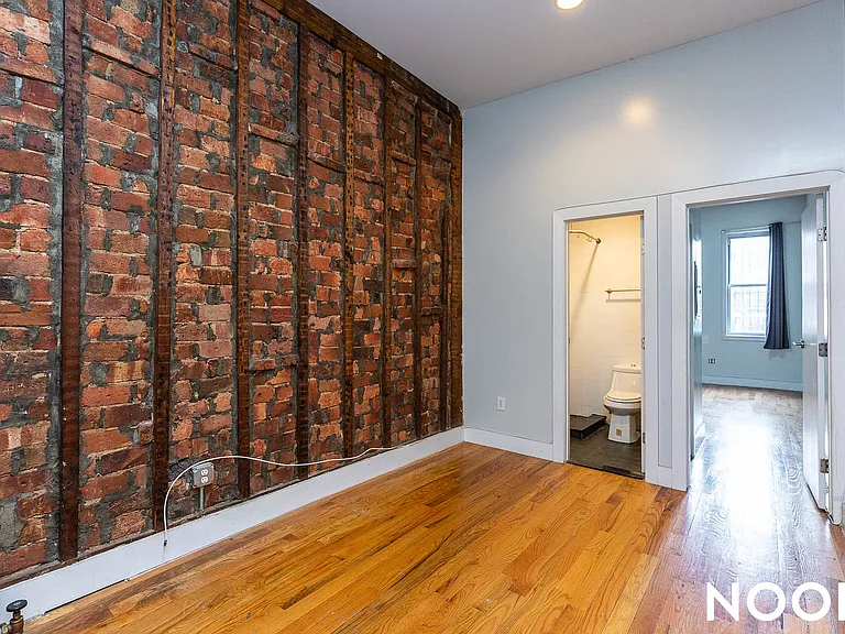 86 Menahan St #1R — Photo 5