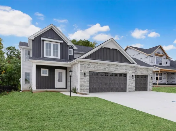 1305 Ravenwood Dr, Mahomet, IL 61853