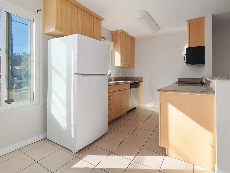 1160 E Washington Ave #3 — Photo 23