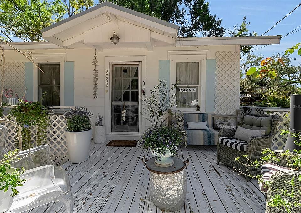 1st image of 2562 Ashton Rd