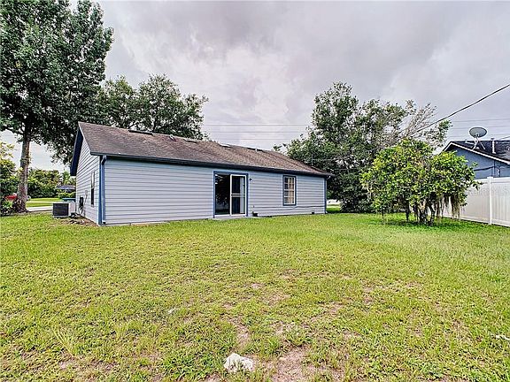 4th image of 900 S Dean Cir