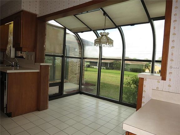5th image of 2438 Roslyn Ln