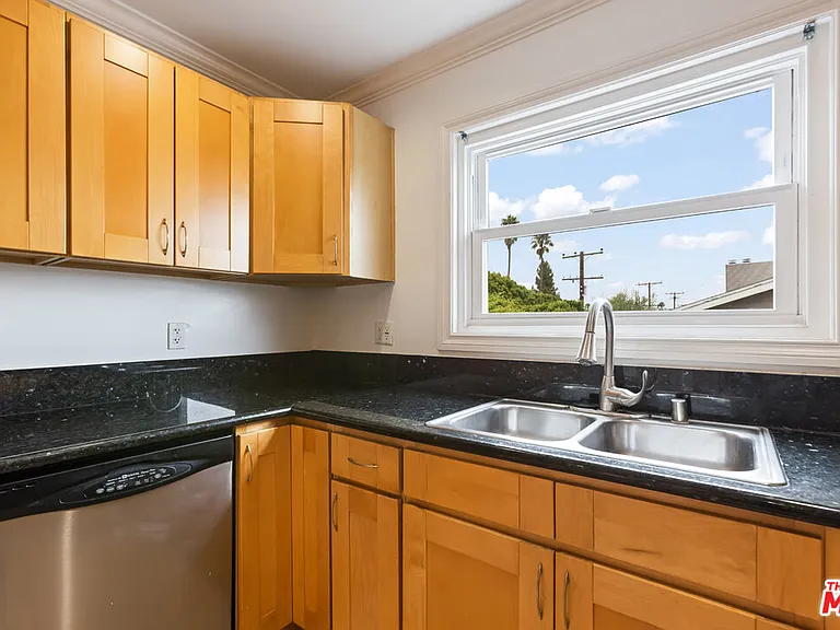 1226 Franklin St #4 — Photo 16