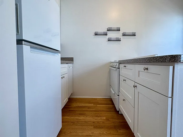 4350 N Ashland Ave — Photo 9