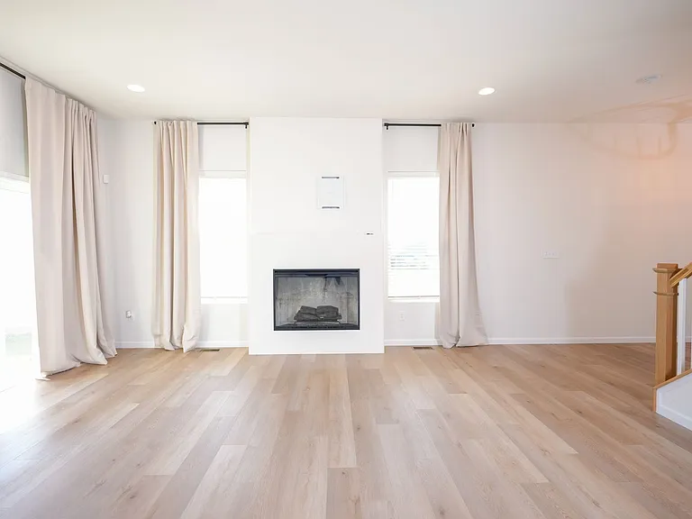 245 Hollyhock Dr — Photo 10