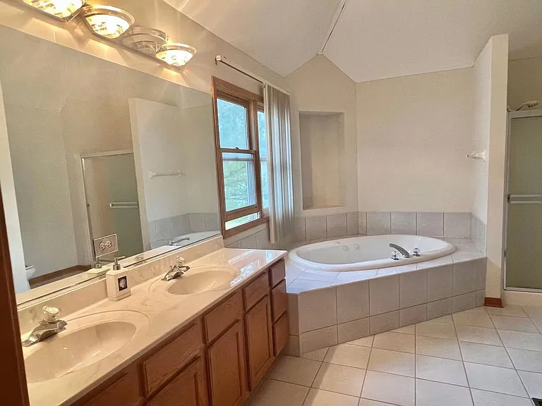 780 Sigmund Rd — Photo 12