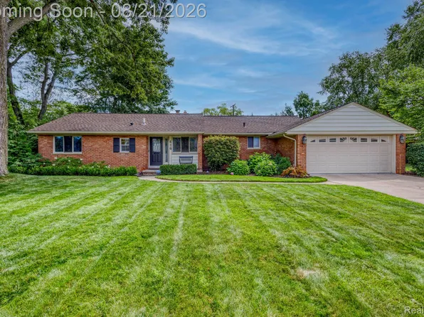 416 Barclay Rd, Grosse Pointe Farms, MI 48236