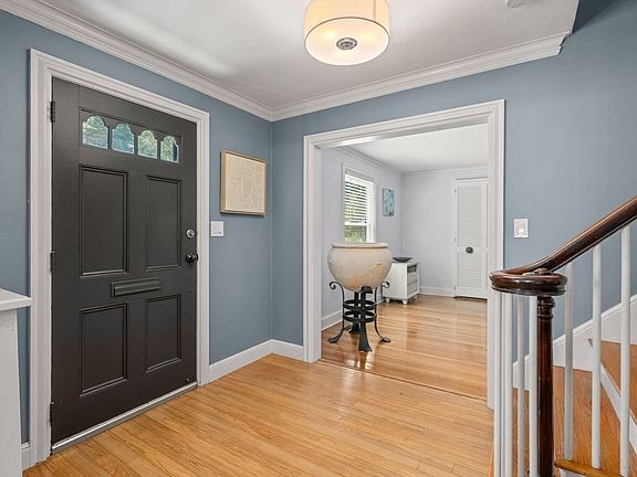 5th image of 119 Newton Ave N
