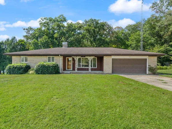 1037 N Lincoln Dr, Paoli, IN 47454