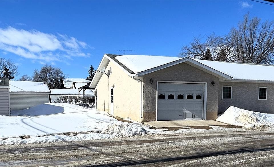 1st image of 916 103rd Ave