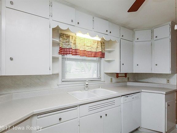 5th image of 512 W Girard Ave