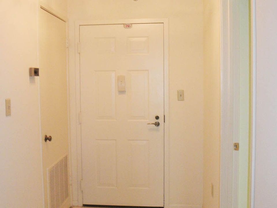 Entry Foyer w/ Ceramic Flooring