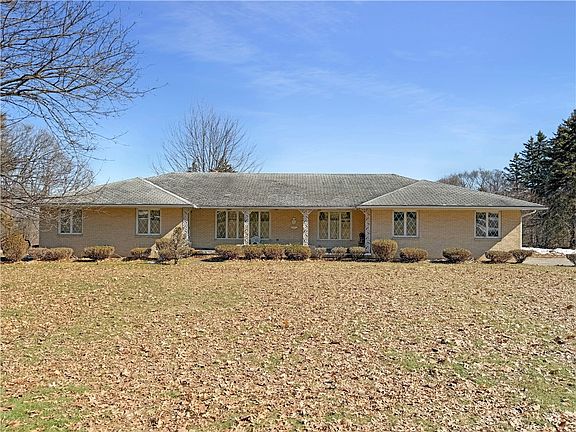 3rd image of 10 Simmons Rd