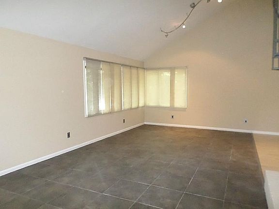 3rd image of 3649 Victoria Dr