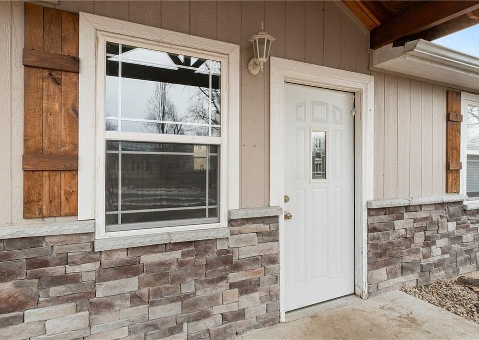 2637 S 49th St, Kansas City, KS 66106 | Zillow