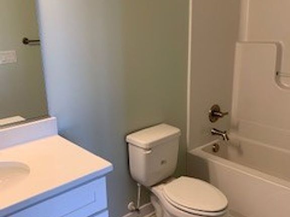 4th image of 1608 W Cary St #A