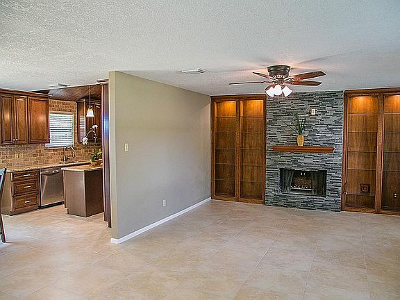4th image of 15522 Meadow Village Dr