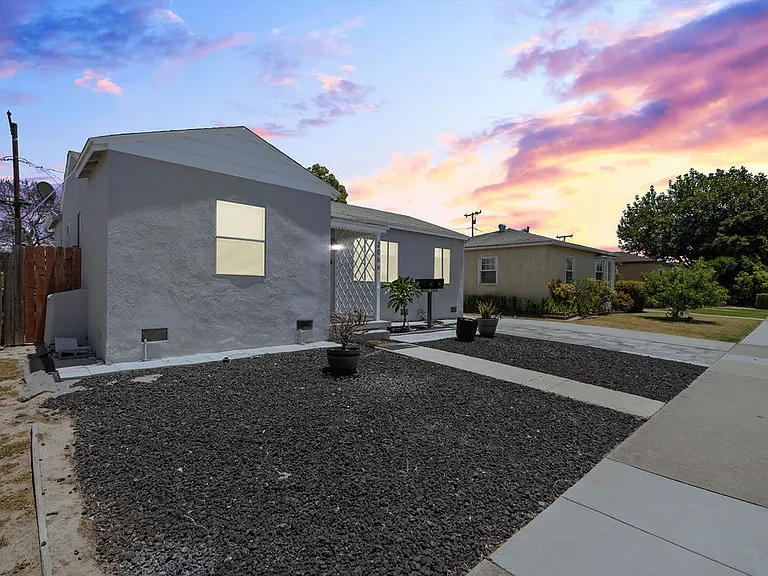2066 Baltic Ave — Photo 16