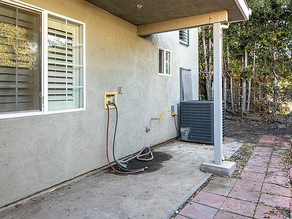 4th image of 2319 Langdale Ave #2319