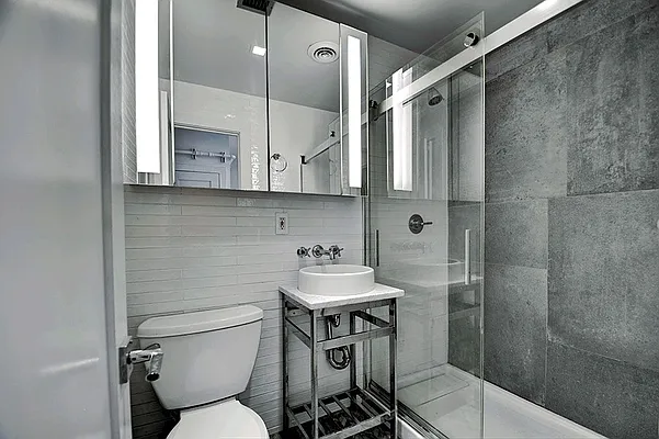 Rented by Urbane Brokerage | media 30