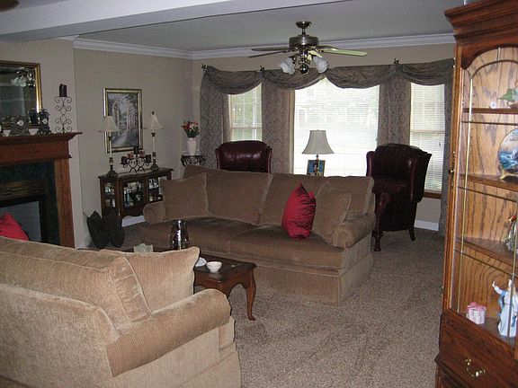 5th image of 1236 Fox Hollow Dr